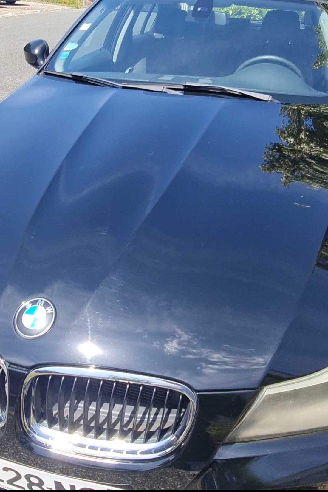 Capot de BMW Série 3 après lustrage, reflets nets